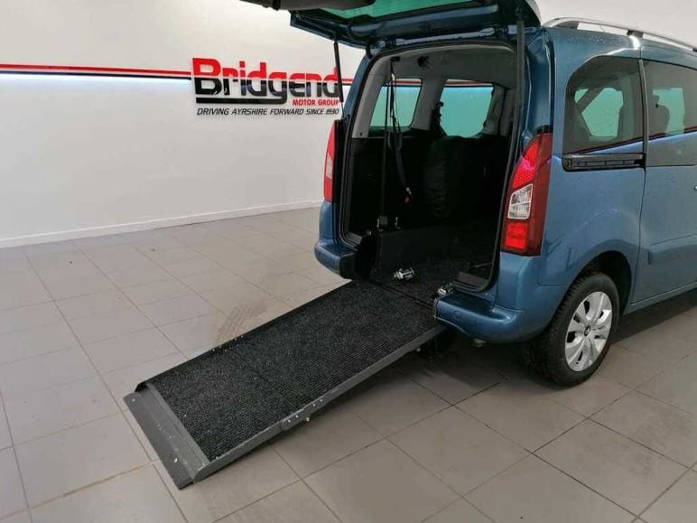 1.6 BlueHDi Feel Edition Multispace 3 Seats 5dr