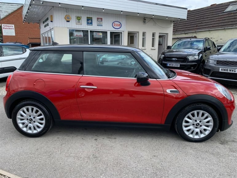 MINI HATCHBACK