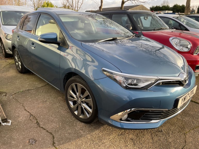 TOYOTA AURIS