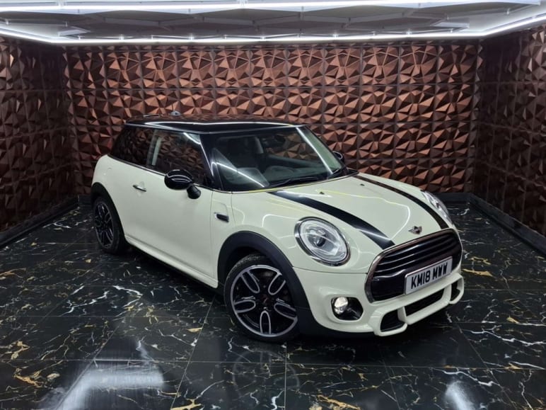 MINI HATCHBACK