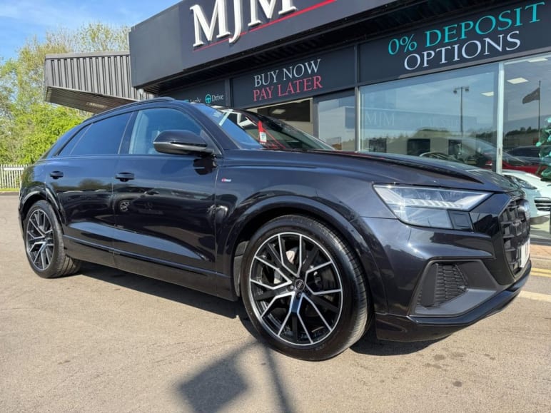 AUDI Q8