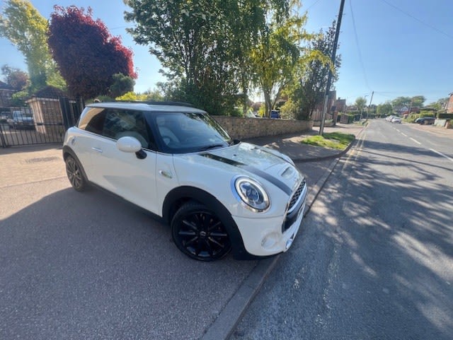 MINI HATCHBACK
