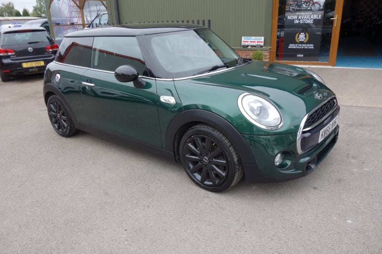 MINI HATCHBACK
