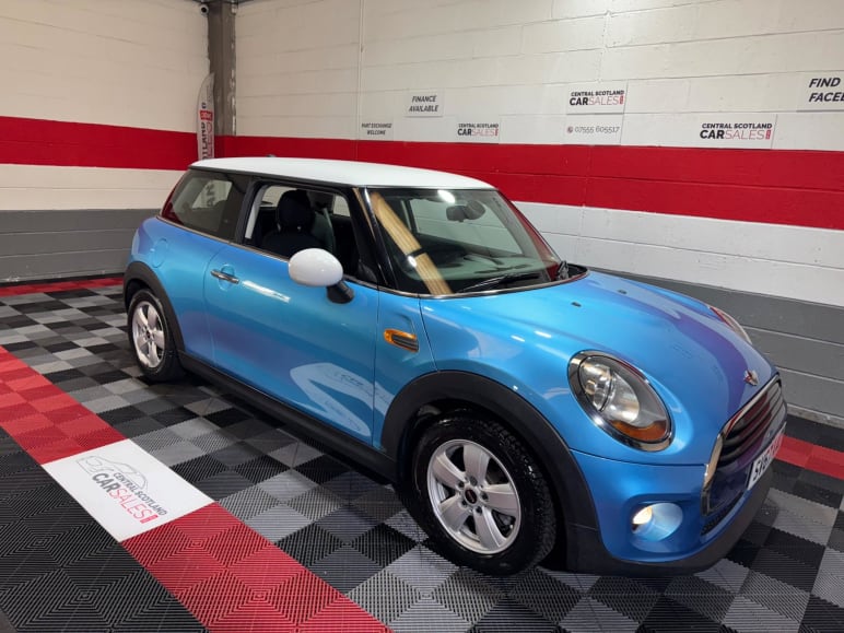MINI HATCHBACK