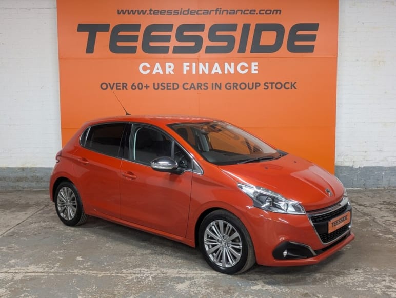 PEUGEOT 208