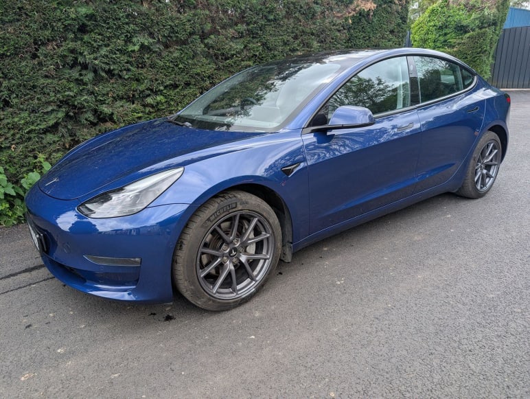 TESLA MODEL 3