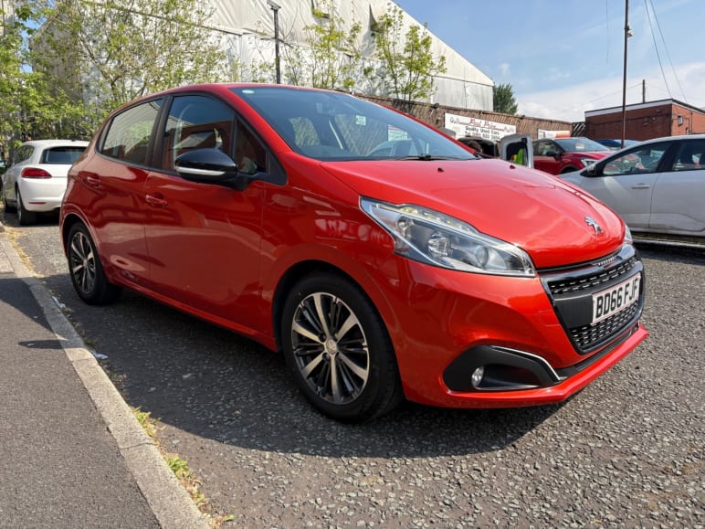 PEUGEOT 208