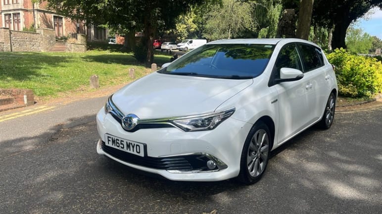 TOYOTA AURIS