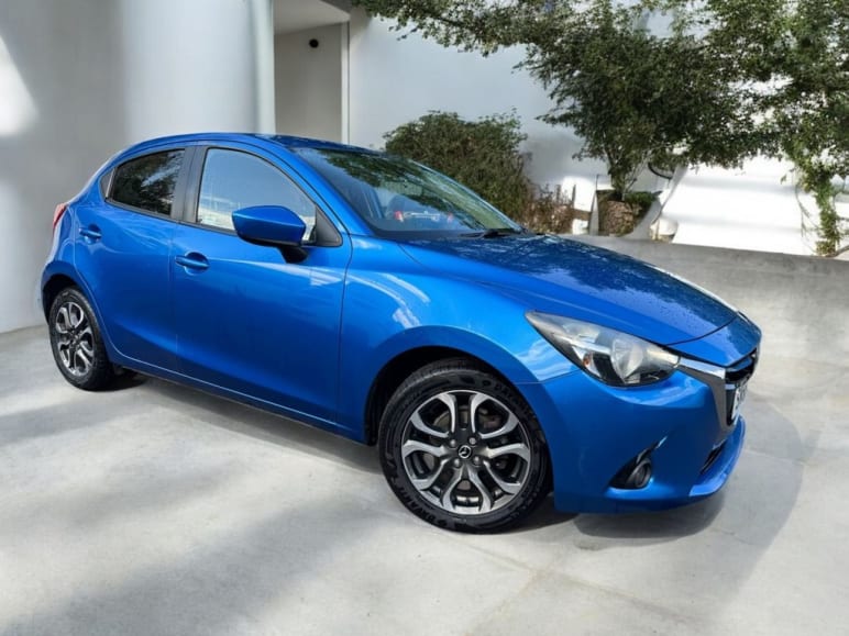 MAZDA 2