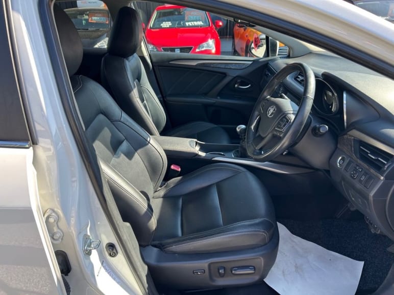 2.0 D-4D Excel Saloon 4dr Diesel Manual Euro 6 (s/
