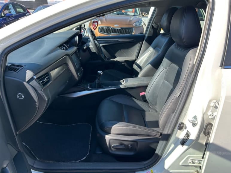 2.0 D-4D Excel Saloon 4dr Diesel Manual Euro 6 (s/