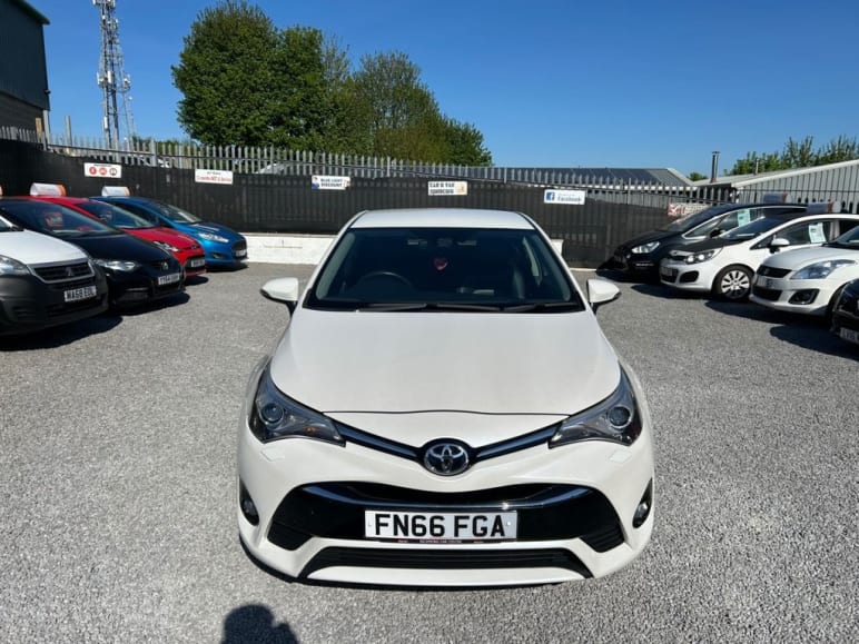 2.0 D-4D Excel Saloon 4dr Diesel Manual Euro 6 (s/