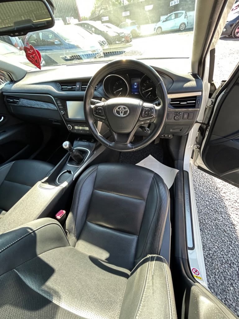 2.0 D-4D Excel Saloon 4dr Diesel Manual Euro 6 (s/