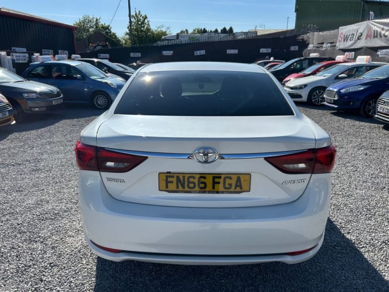 2.0 D-4D Excel Saloon 4dr Diesel Manual Euro 6 (s/