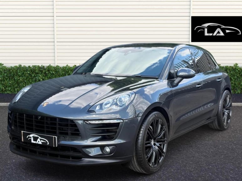 PORSCHE MACAN