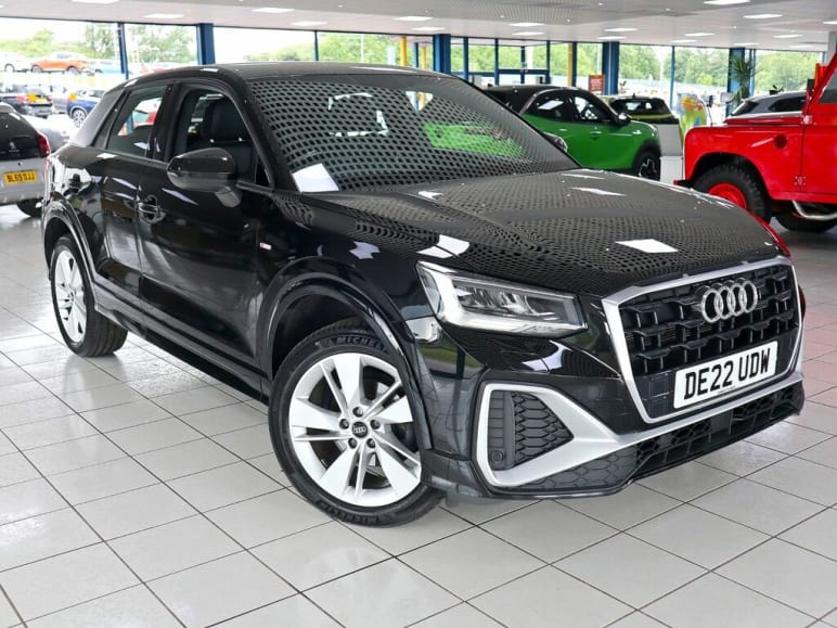 AUDI Q2