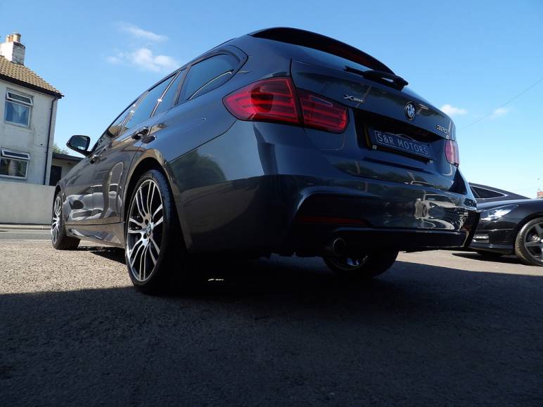 BMW 3 SERIES