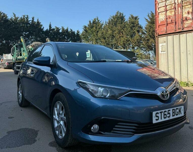 TOYOTA AURIS