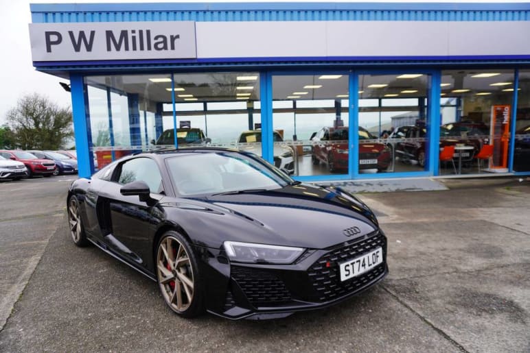 AUDI R8
