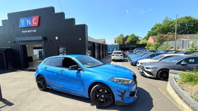 BMW 1 SERIES