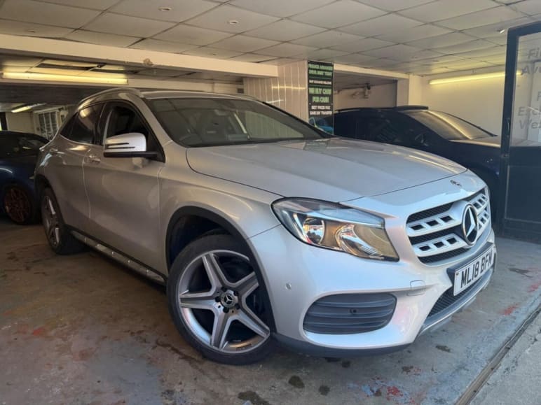 MERCEDES-BENZ GLA