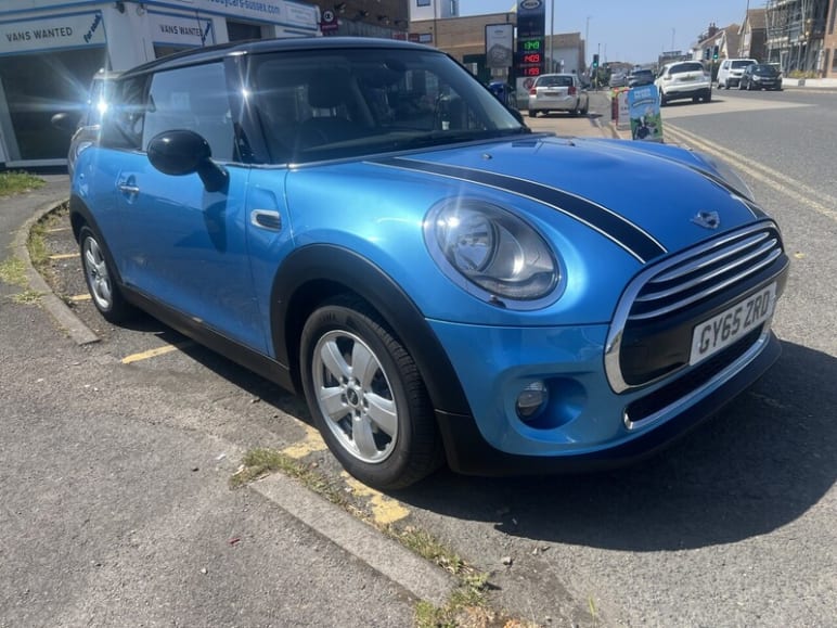 MINI HATCHBACK