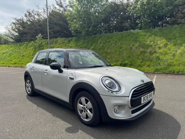 MINI HATCHBACK