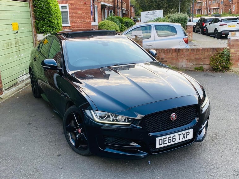 JAGUAR XE
