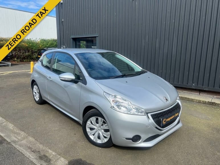 PEUGEOT 208