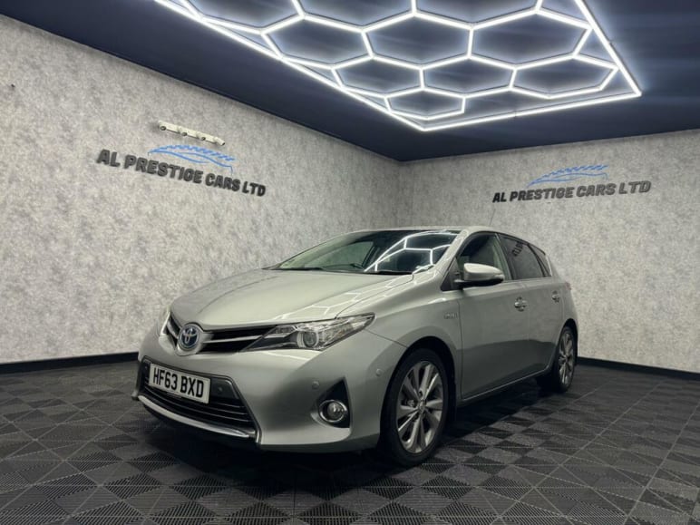 TOYOTA AURIS