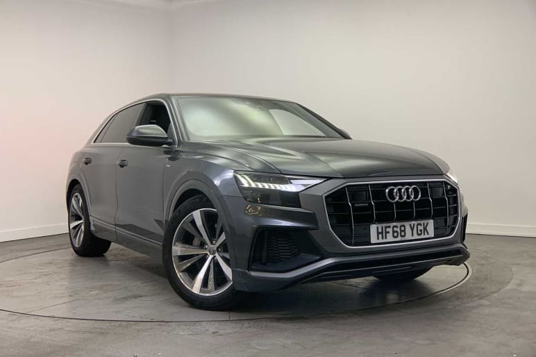 AUDI Q8