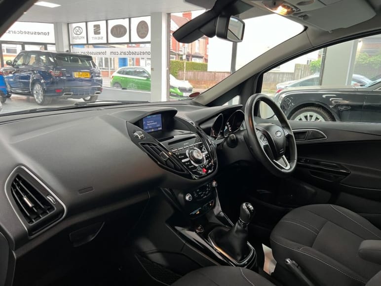 1.0T EcoBoost Titanium Navigator MPV 5dr Petrol Ma