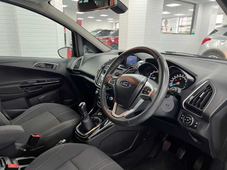 1.0T EcoBoost Titanium Navigator MPV 5dr Petrol Ma