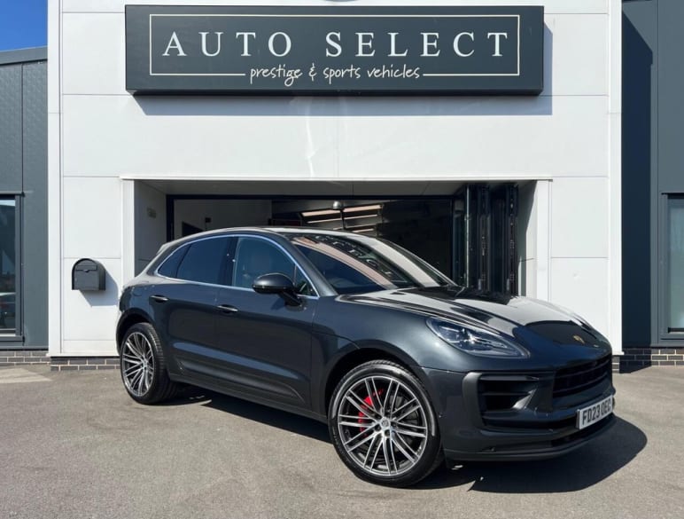 PORSCHE MACAN