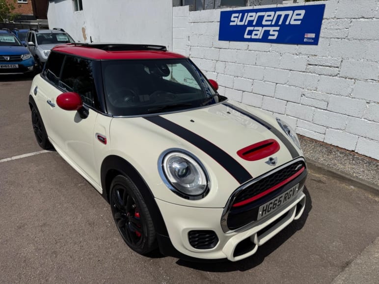 MINI HATCHBACK