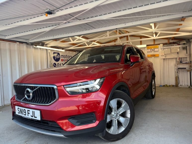 VOLVO XC40