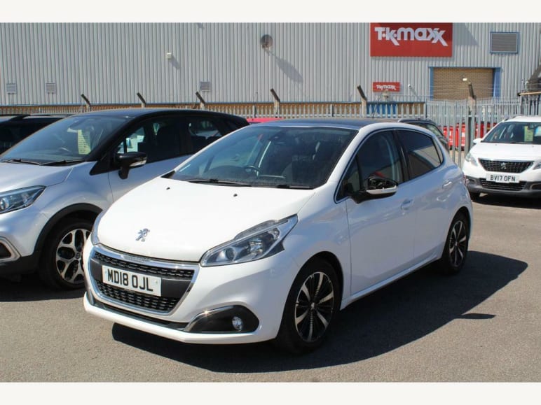 PEUGEOT 208