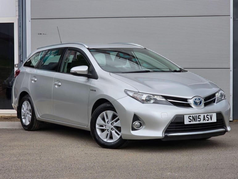 TOYOTA AURIS