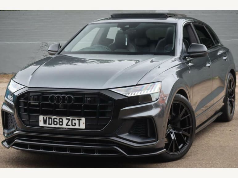 AUDI Q8