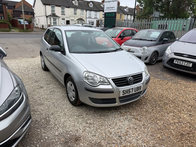 VOLKSWAGEN POLO