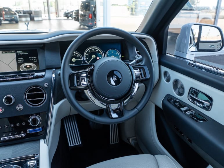6.75 V12 SUV 5dr Petrol Auto 4WD Euro 6 (563 bhp)