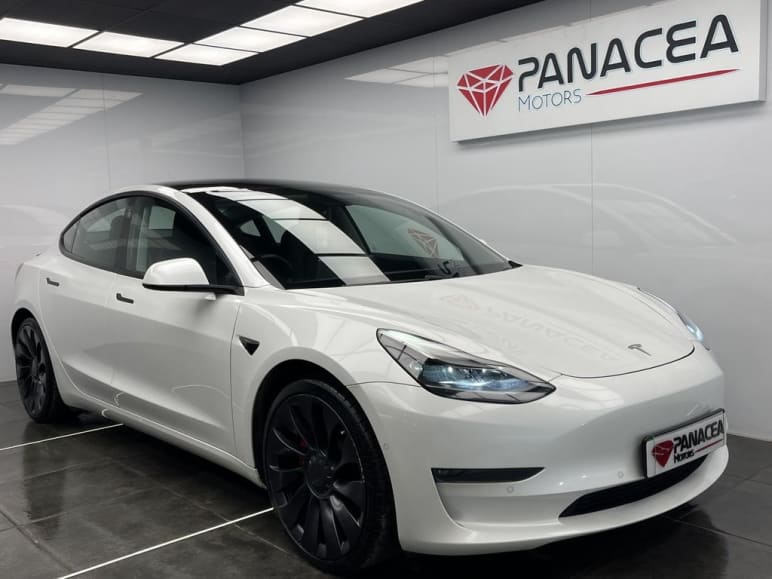 TESLA MODEL 3
