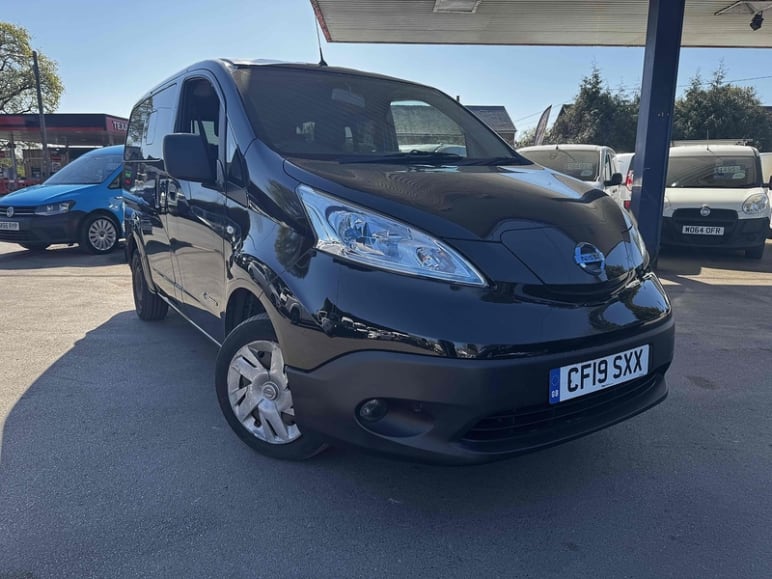 40kWh Acenta Combi Van Double Cab 5dr Electric Auto (5 Seat, Quick Charge) (109 ps) 0.0 5dr Combi