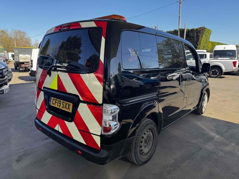 40kWh Acenta Combi Van Double Cab 5dr Electric Auto (5 Seat, Quick Charge) (109 ps) 0.0 5dr Combi