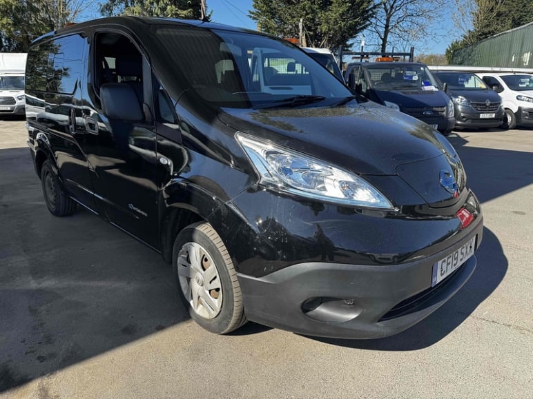 40kWh Acenta Combi Van Double Cab 5dr Electric Auto (5 Seat, Quick Charge) (109 ps) 0.0 5dr Combi