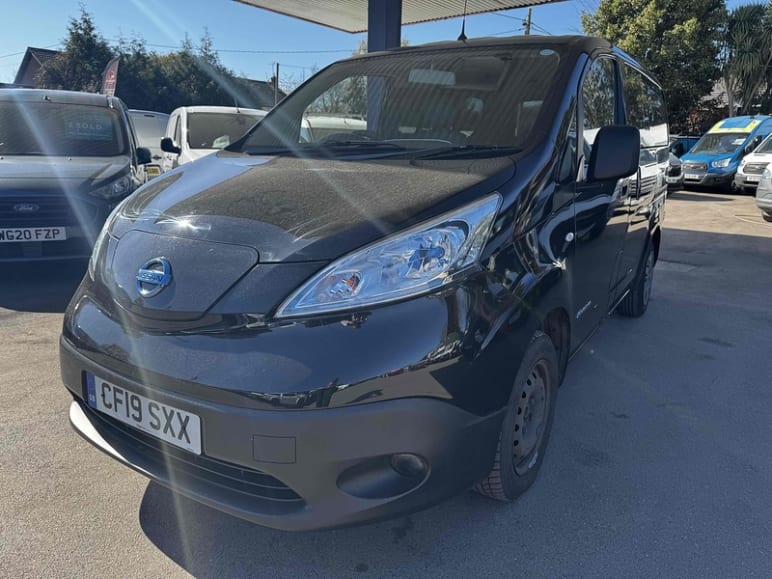 40kWh Acenta Combi Van Double Cab 5dr Electric Auto (5 Seat, Quick Charge) (109 ps) 0.0 5dr Combi