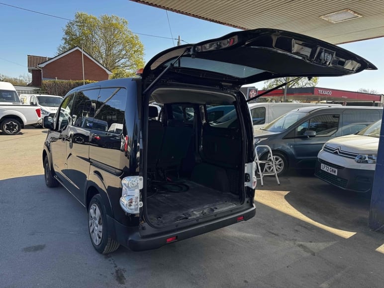 40kWh Acenta Combi Van Double Cab 5dr Electric Auto (5 Seat, Quick Charge) (109 ps) 0.0 5dr Combi