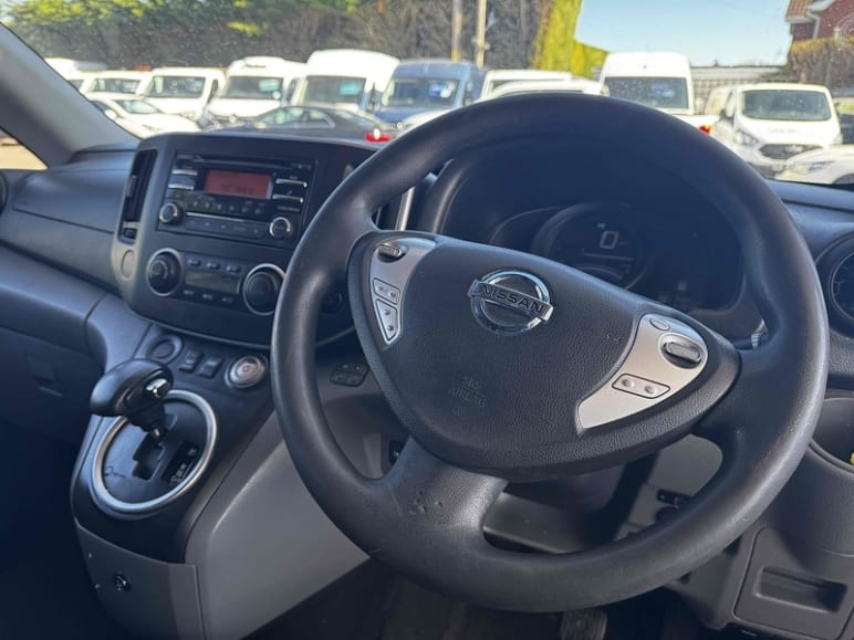40kWh Acenta Combi Van Double Cab 5dr Electric Auto (5 Seat, Quick Charge) (109 ps) 0.0 5dr Combi