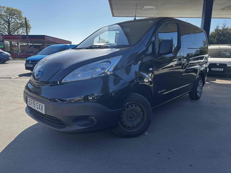 40kWh Acenta Combi Van Double Cab 5dr Electric Auto (5 Seat, Quick Charge) (109 ps) 0.0 5dr Combi