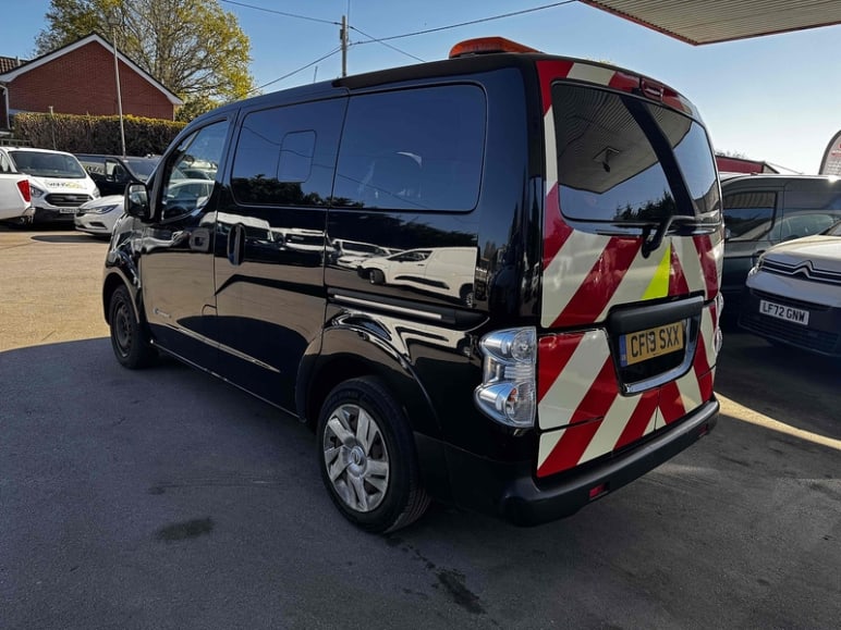 40kWh Acenta Combi Van Double Cab 5dr Electric Auto (5 Seat, Quick Charge) (109 ps) 0.0 5dr Combi